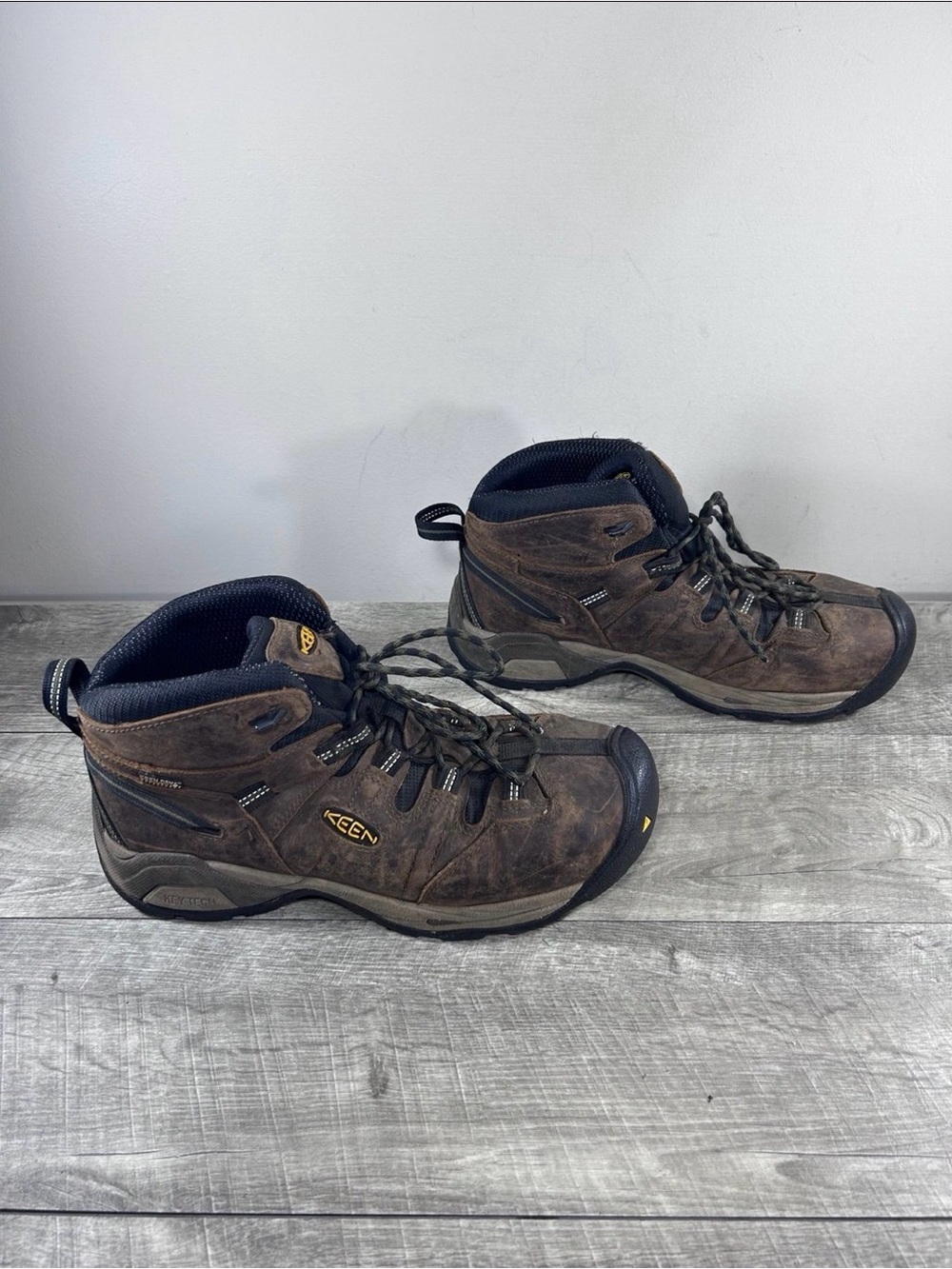 Keen 1020085D Detroit Mens Leather Waterproof Hiking Steel Toe Hiker Boots 10.5